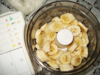 Творожно-банановый десертИнгредиенты:- Творог — 300
