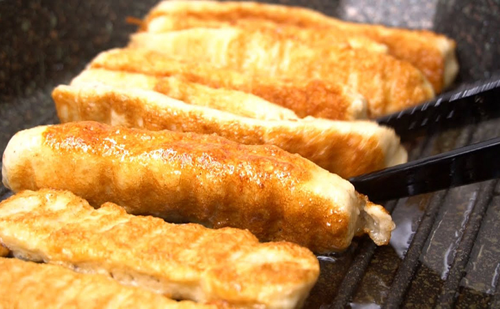 Быстрые куриные колбаски «помогают» за 15 минут: без мясорубки и сложного оборудования