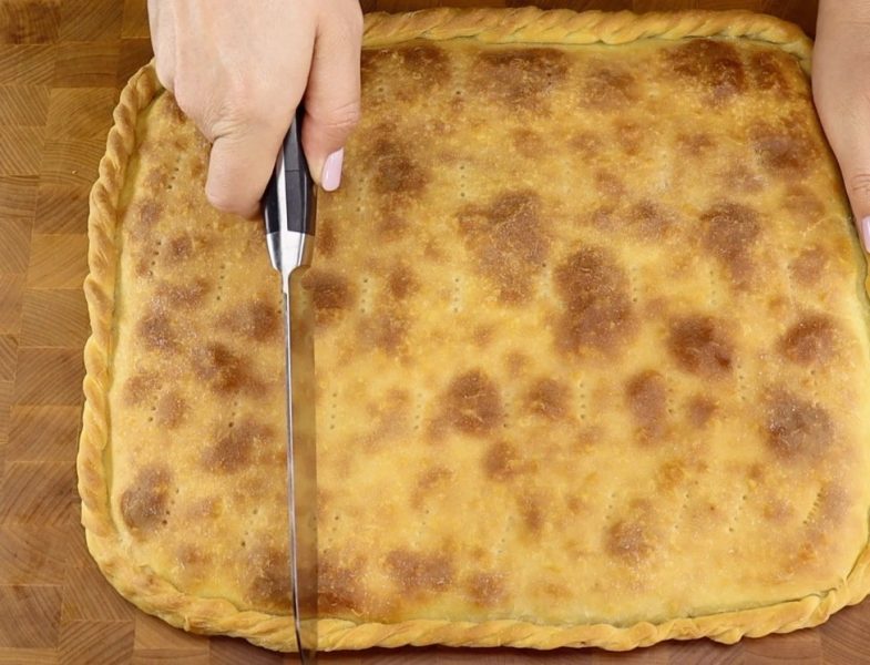 Домашний пирог с капустой: мягкое тесто и любимая начинка