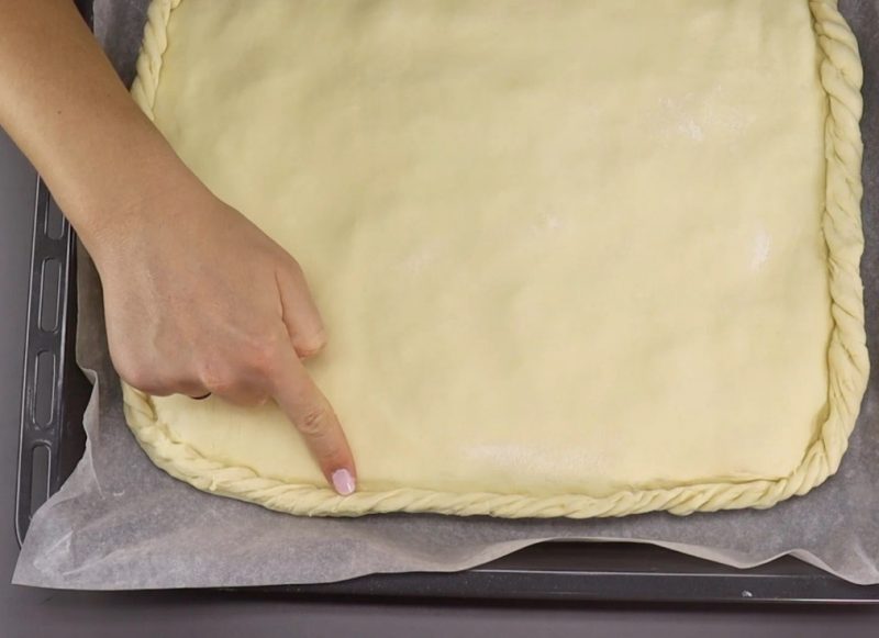 Домашний пирог с капустой: мягкое тесто и любимая начинка
