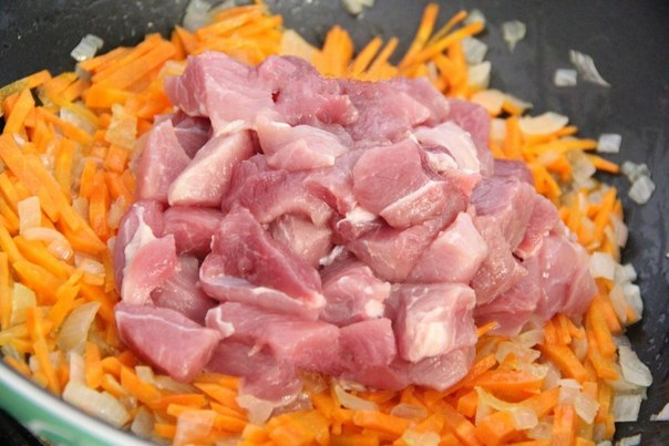 Плов на сковороде со свининой