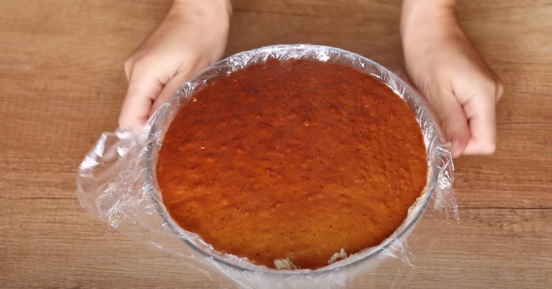 Медовик по-новому! Простейший рецепт на Новый год: нежный, пропитанный и сочный торт