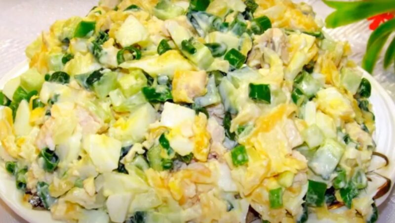 Сытный и вкусный салат на каждый день. Готовлю всегда, когда не хватает времени: быстро и дешево