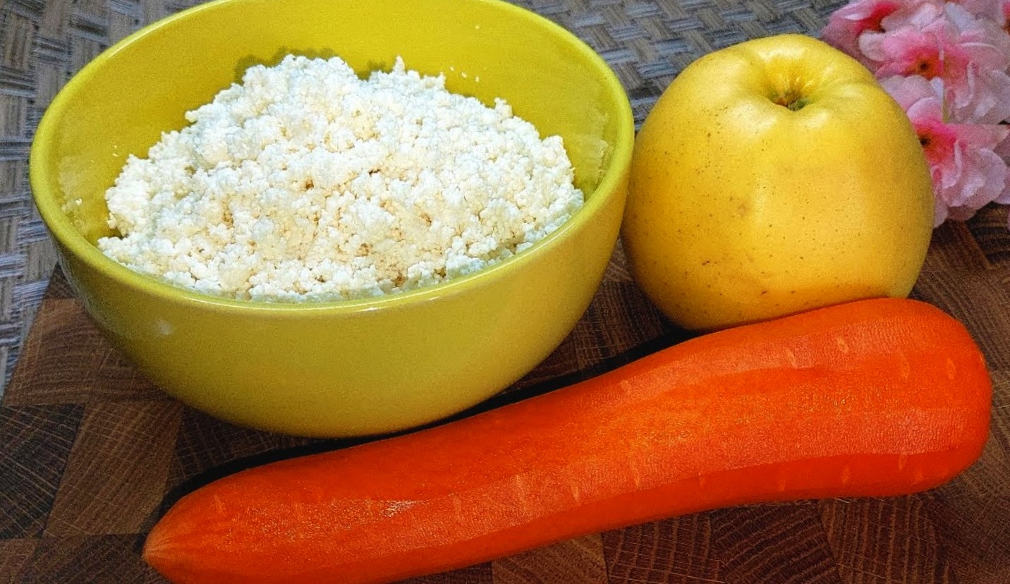 Беру творог, 1 яблоко и 1 морковь Быстрый завтрак для всей семьи: творожные оладушки