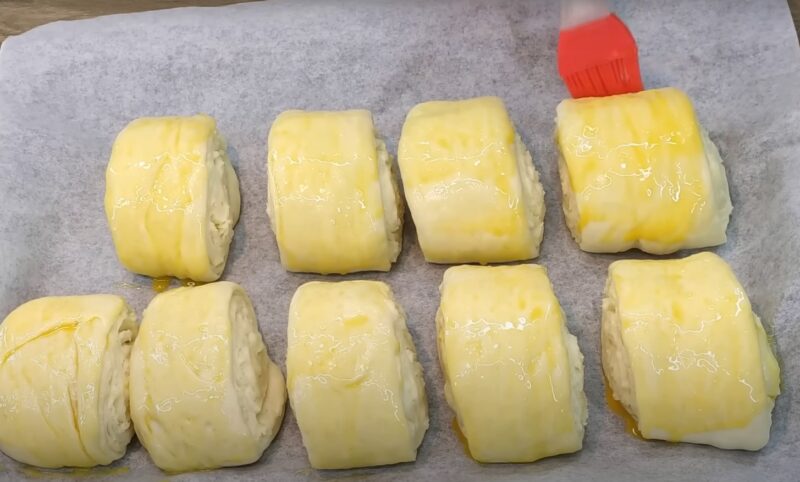 Возьмите муку, сыр и немного молока. Невероятно вкусные сырные рулеты: меняю начинку и готовлю через день